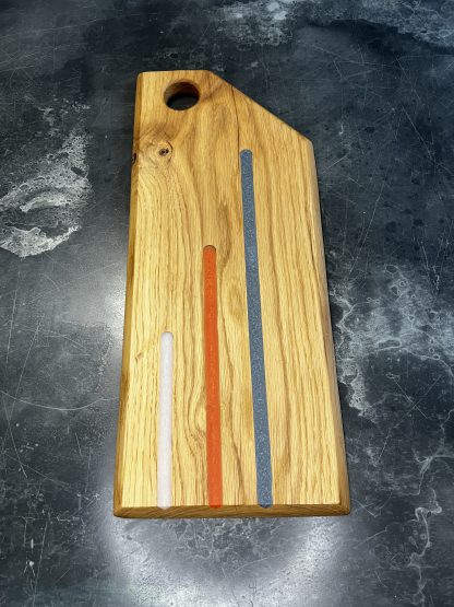 Planche apéritive avec incrustation d'epoxy tricolore