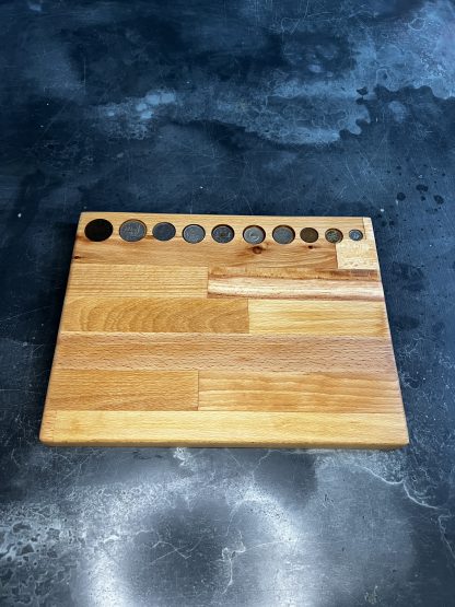 Planche avec incrustation de pièces dans la résine Epoxy